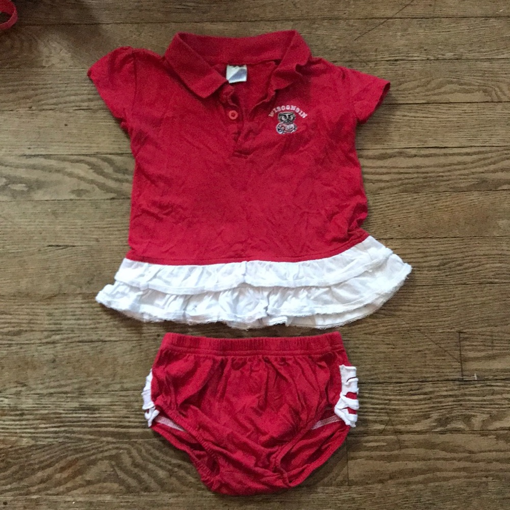 Cute 2 pc. Badger Wisconsin 12-18 month outfit!❤️